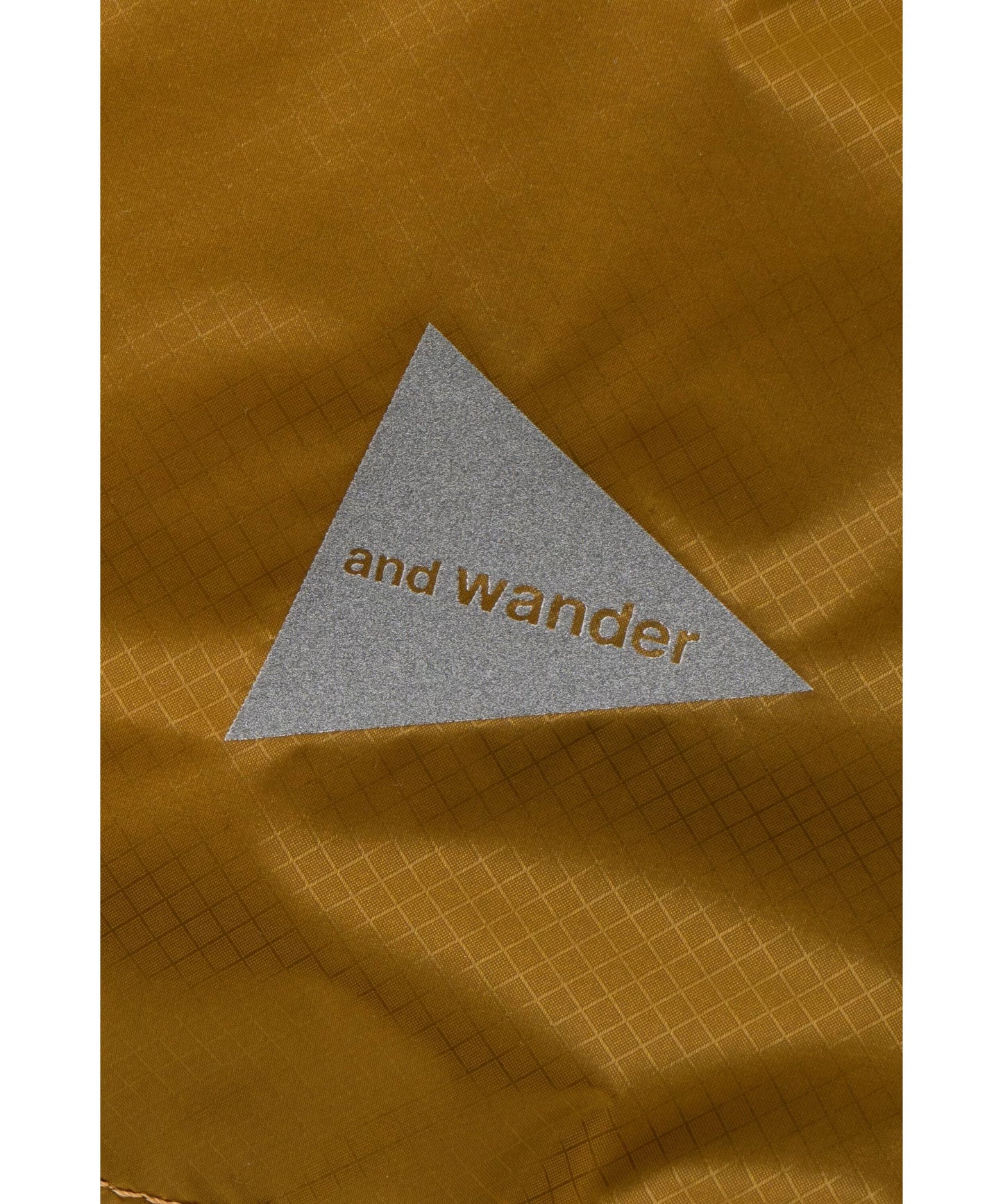 and wander/アンドワンダー/sil sacoche